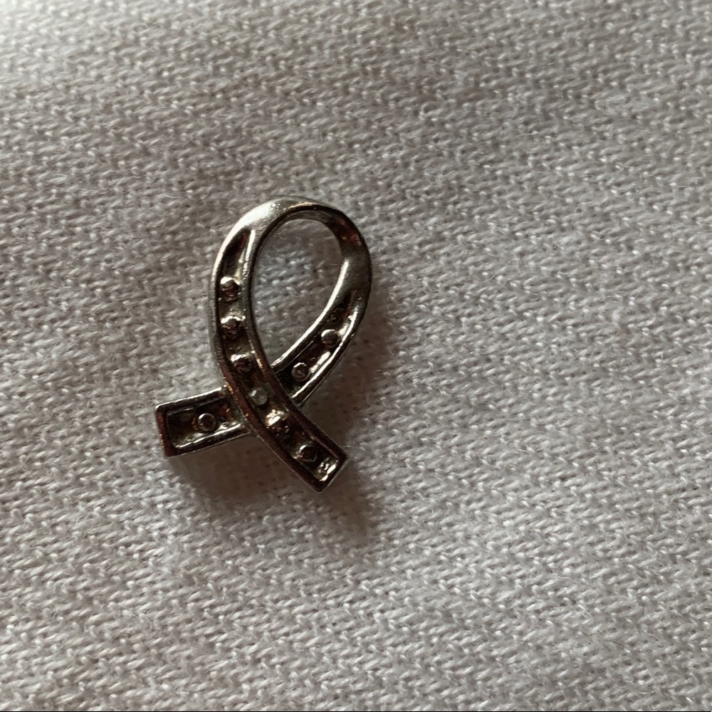 Ribbon pendant. Silver. Blinged.